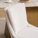 Chaises de salle à manger mi-dossier beiges / grises / bleues avec clous décoratifs, pieds en bois courbé – Lot de 2
