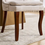 Chaises de salle à manger mi-dossier beiges / grises / bleues avec clous décoratifs, pieds en bois courbé – Lot de 2